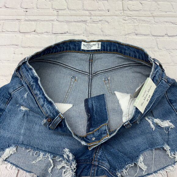 NWT Abercrombie & Fitch Women High Rise Mom Jean Shorts Size 32/14 Denim C056 -9 - Picture 8 of 16